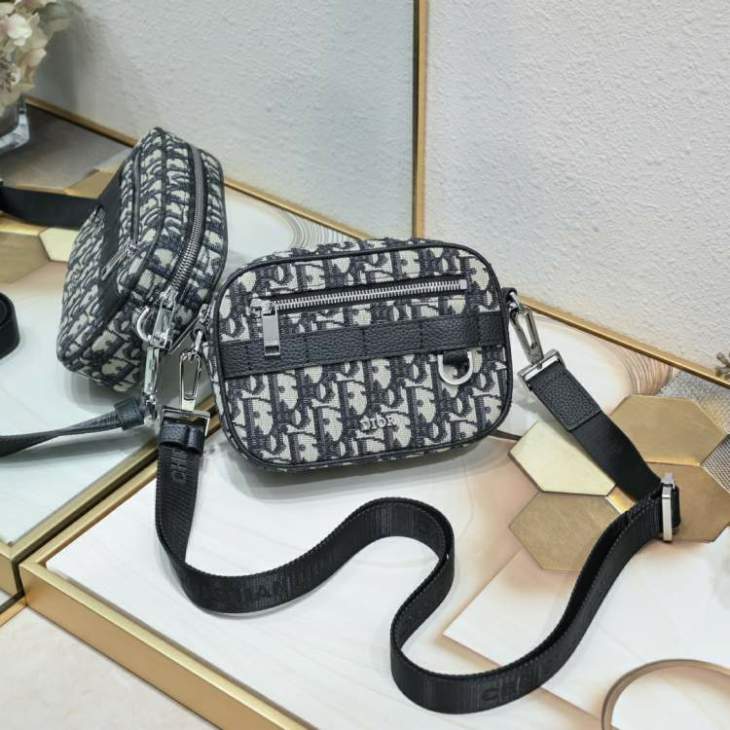 Picture of Dior Mens Bags _SKUfw239218536fw